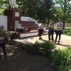 Волонтёры поселения навели санитарный порядок у памятника Неизвестному солдату